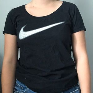 Black nike tee